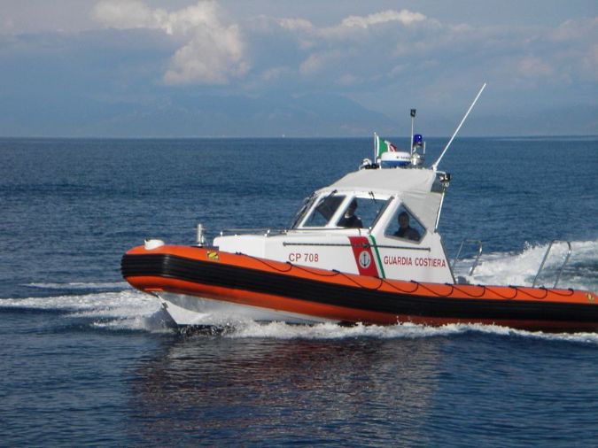 barca della guardia costiera di agropoli