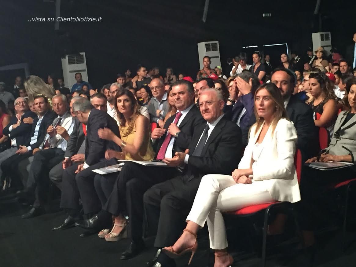 politici in prima fila