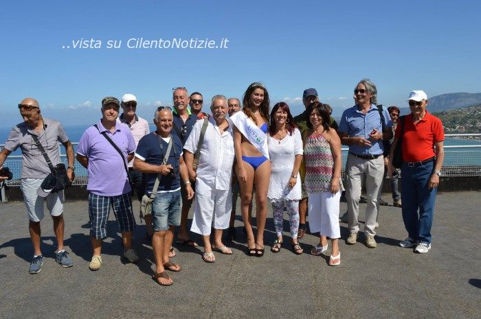 foto gruppo al castello zoe coccia