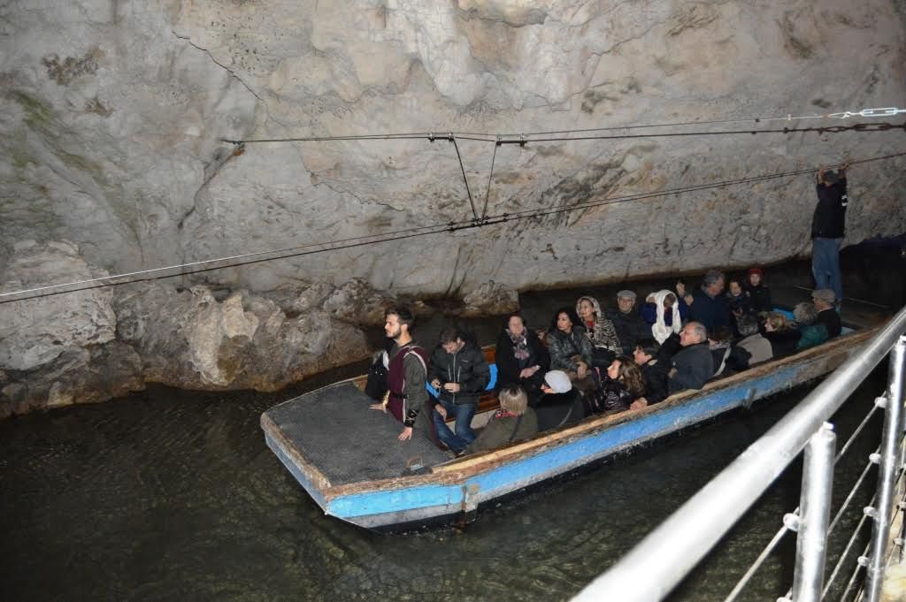 barca grotte di pertosa