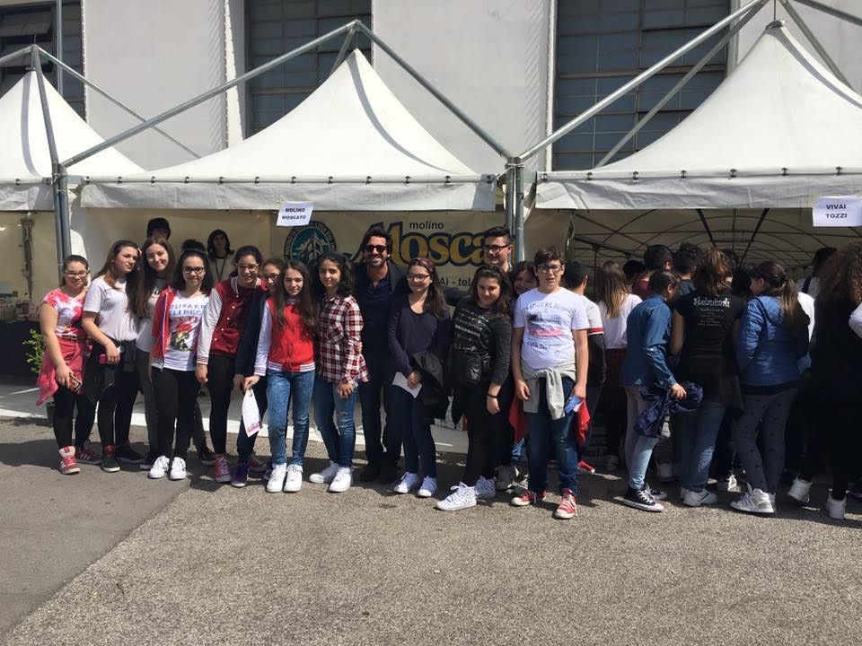 giovani al villaggio dei sapori