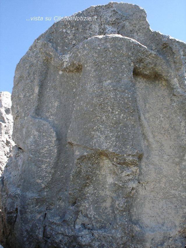 guerriero in pietra fasanella