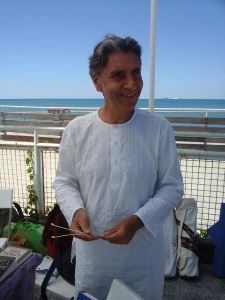 maestro yoga devayoga