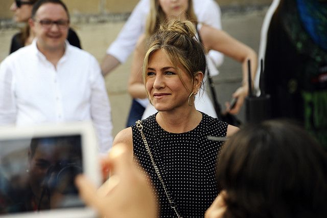 jennifer aniston giffoni 2016
