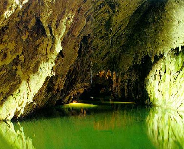http://www.cilentonotizie.it/public/images/28072013_grotte-di-pertosa_03.jpg
