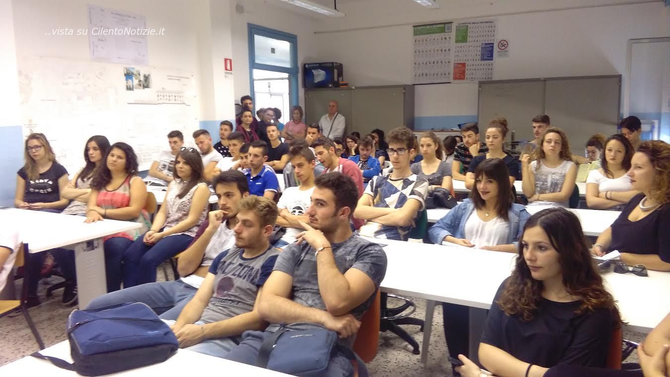 luppino ai ragazzi scuola sapri