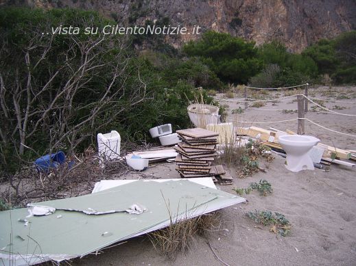 ambiente denuncia rifiuti