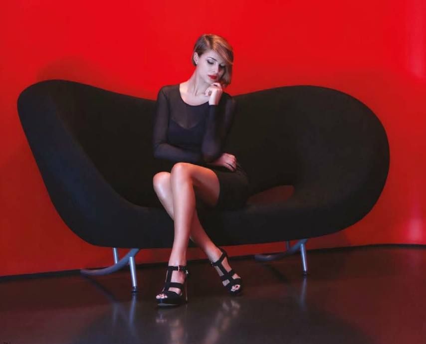 cristina chiabotto sul divano