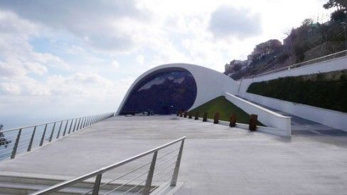 Auditorium-Oscar-Niemeyer