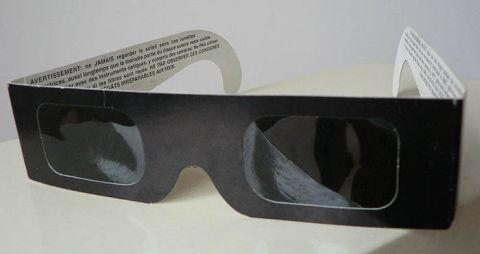 occhiali speciali per eclissi solare