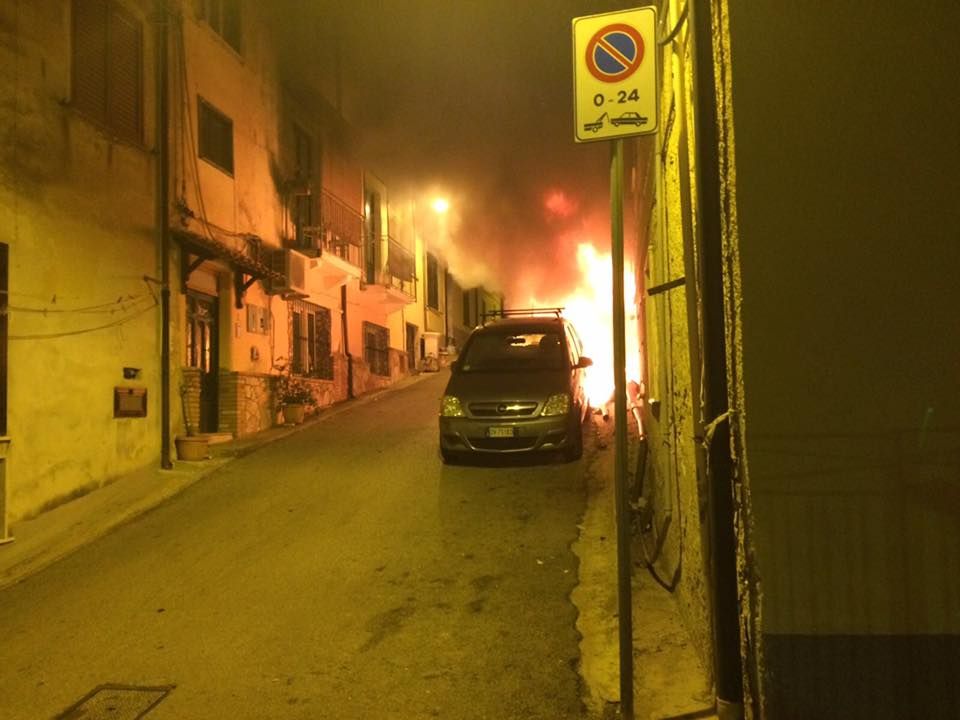 auto incendio santa maria castellabate