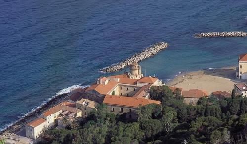 joe biden a palazzo belmonte castellabate