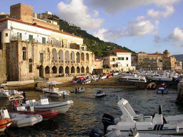 porte-le-gatte-a-santa-maria-di-castellabate