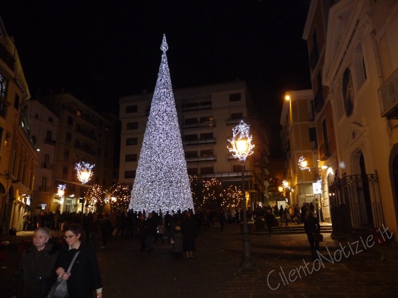 Spettacoli-eventi foto - https://www.cilentonotizie.it/public/gallery/luci%20d'artista%20 %20salerno/Luci D Artista 014.JPG