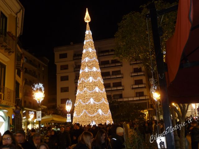 Comuni foto - https://www.cilentonotizie.it/public/gallery/luci%20d'artista%202010%20 %20salerno/Salerno luci artista 2010 021.JPG