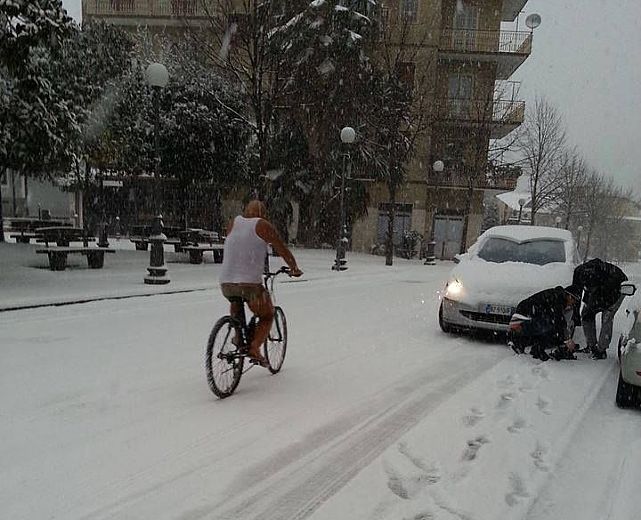 01012015 uomoincostume