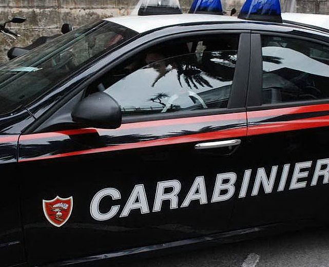 01022015 auto carabinieri