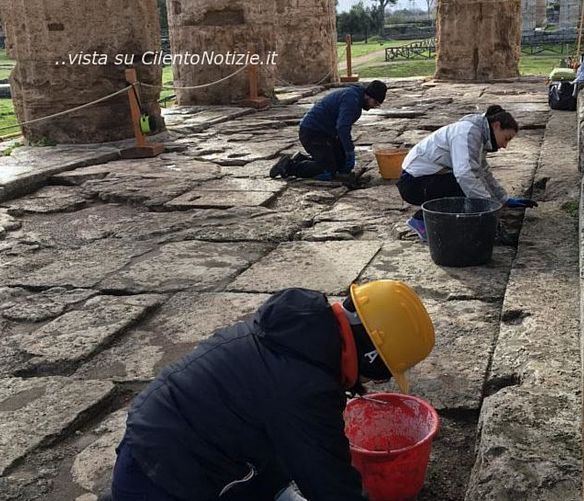 01022019 Restauratori a lavoro nel tempio di Nettuno