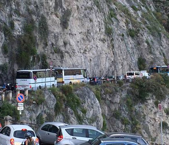 01042023 traffico in costiera amalfitana statale