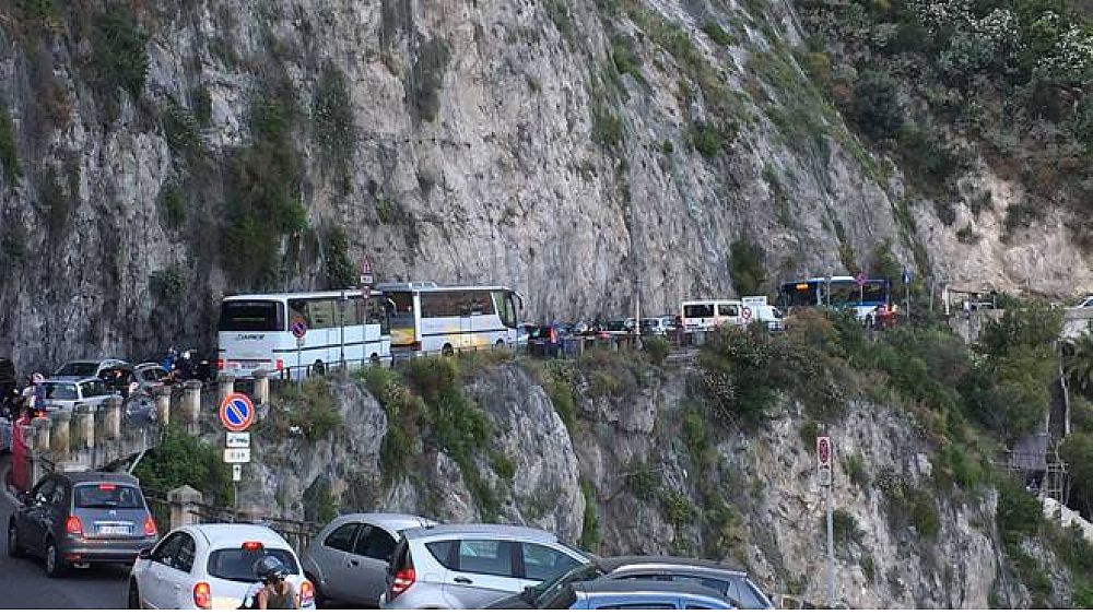 01042023 traffico in costiera amalfitana statale
