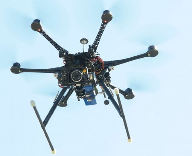 01052014 drone in volo 01052014 drone in volo