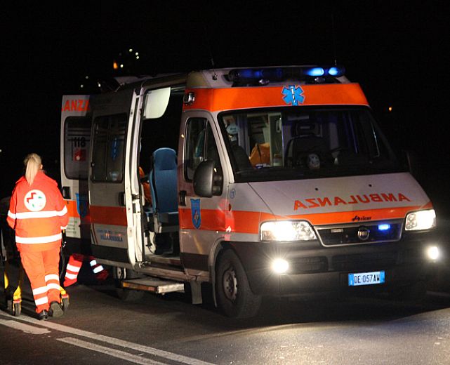 01062015 ambulanza notte