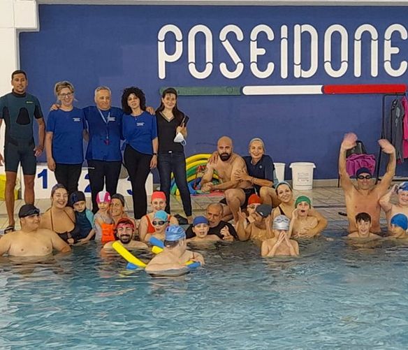 01062022 tutti in acqua poseiodone piscina