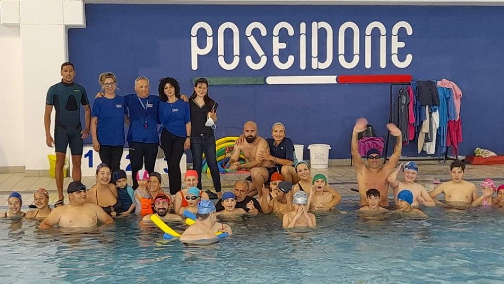 01062022 tutti in acqua poseiodone piscina