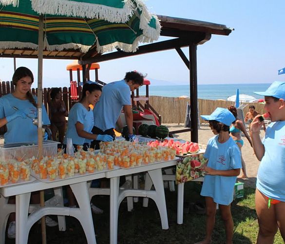 01072016 frutta sulla spiaggia cilento