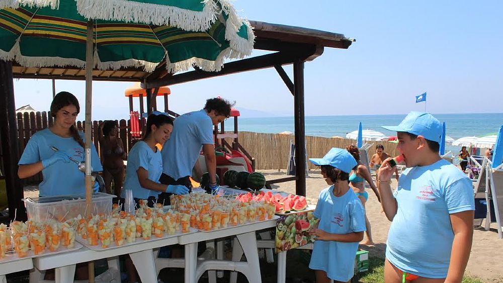01072016 frutta sulla spiaggia cilento