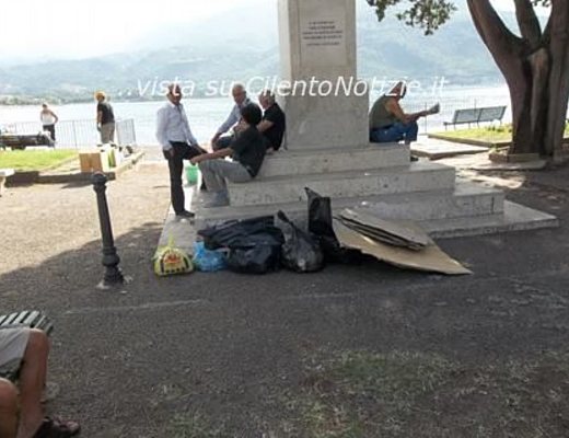 Paolo-Abbate foto - 01102012 sapri puliamo il mondo flop