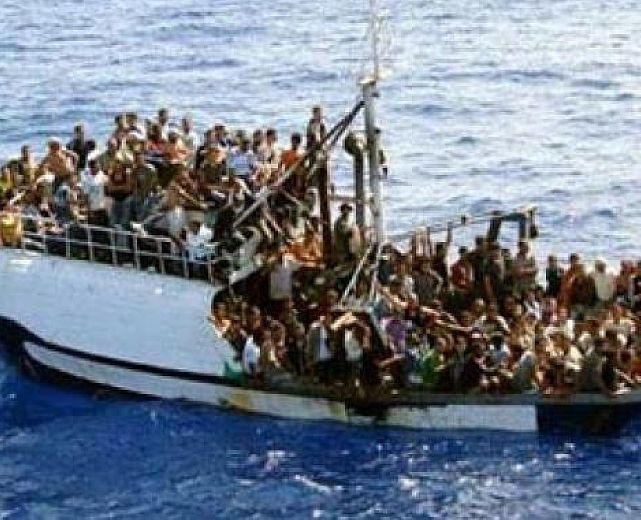 01102014 barconi immigrati