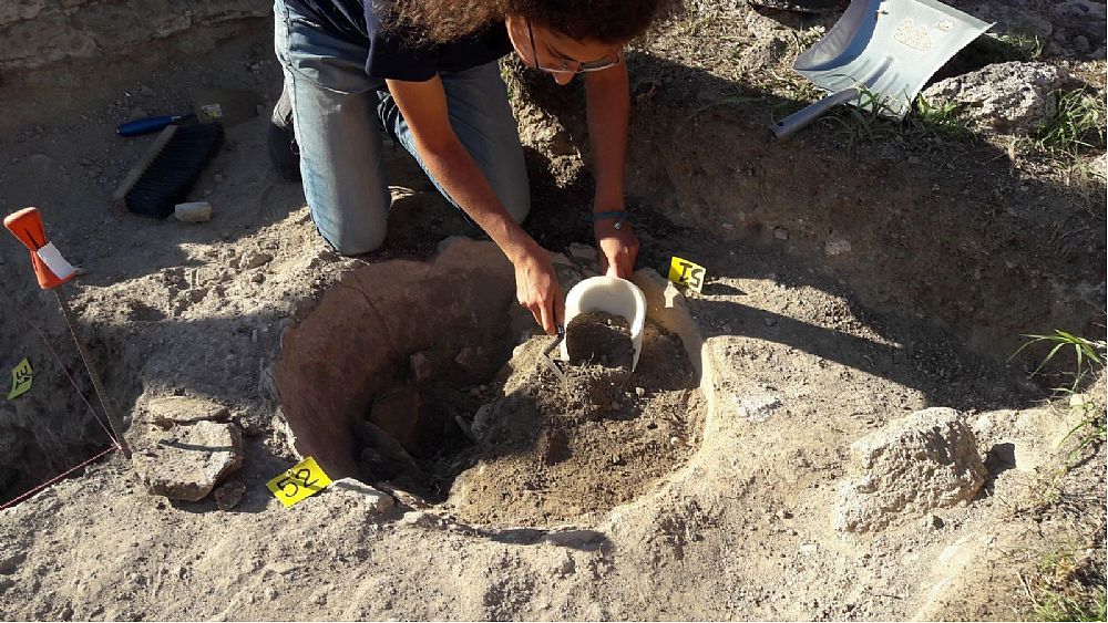 01102018 Scavo Agora