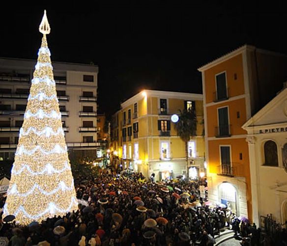 01112016 albero luci d artista salerno
