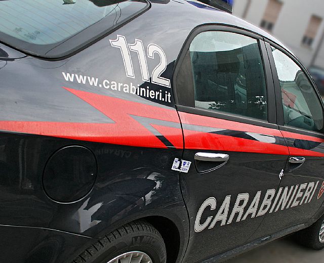 01122014 carabinieri auto