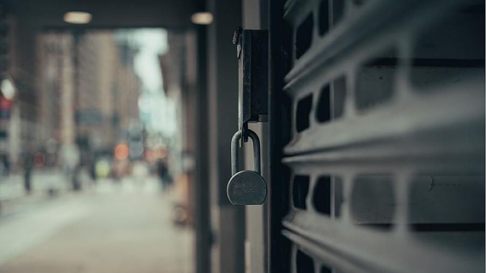 02022022 negozio chiuso