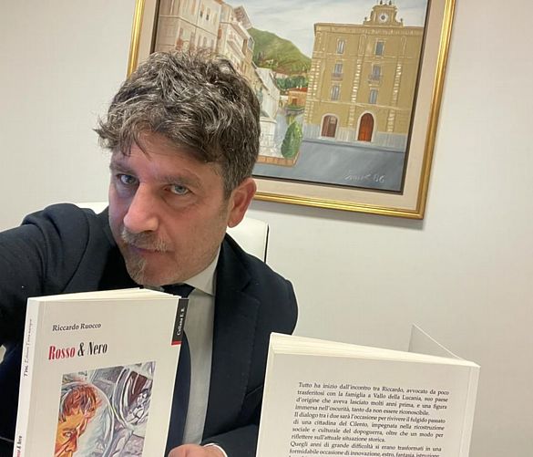02022023 foto libro rosso e nero
