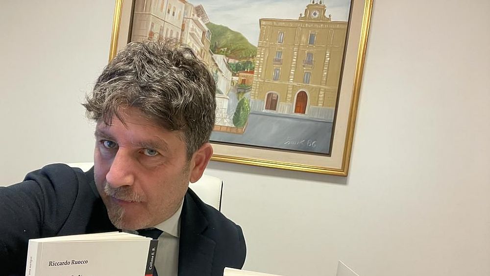 02022023 foto libro rosso e nero