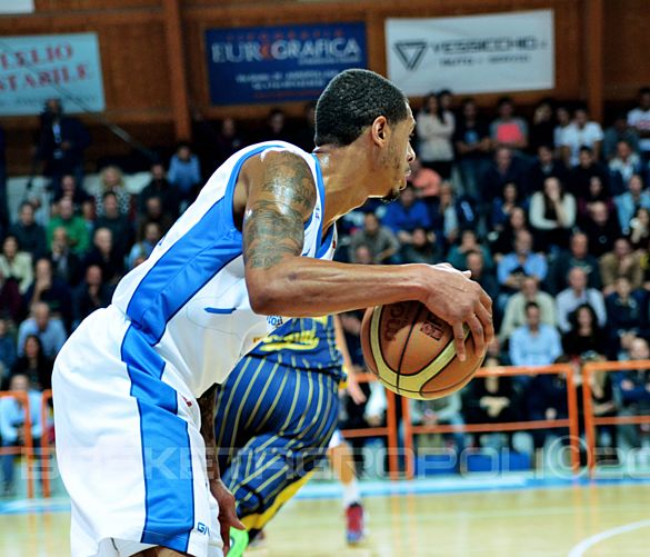 02052016 basket agropoli foto