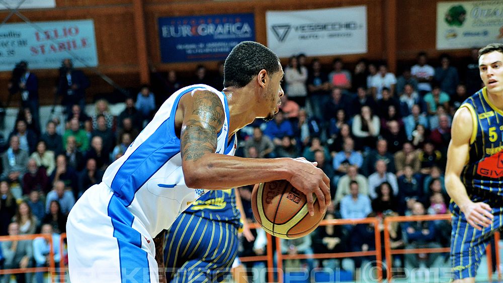 02052016 basket agropoli foto