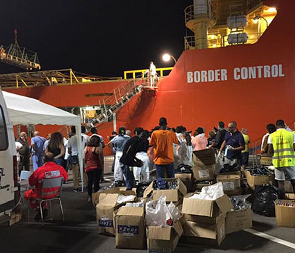 02082016 sbarco migranti salerno