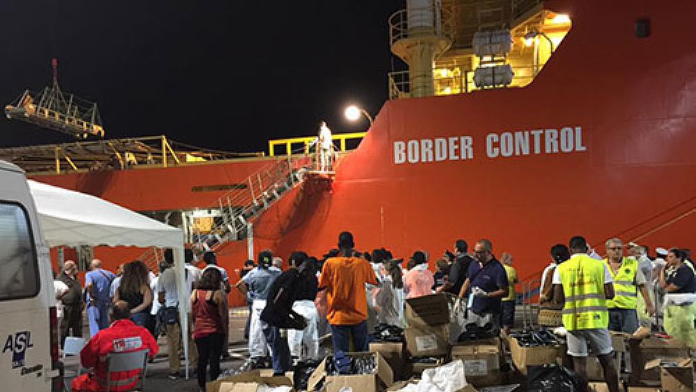02082016 sbarco migranti salerno