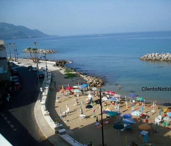 Marisa-Russo foto - 02082016 spiaggia libera castellabate