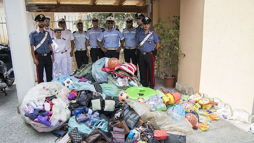 02082018 sgombero ambulanti camerota 02082018 sgombero ambulanti camerota