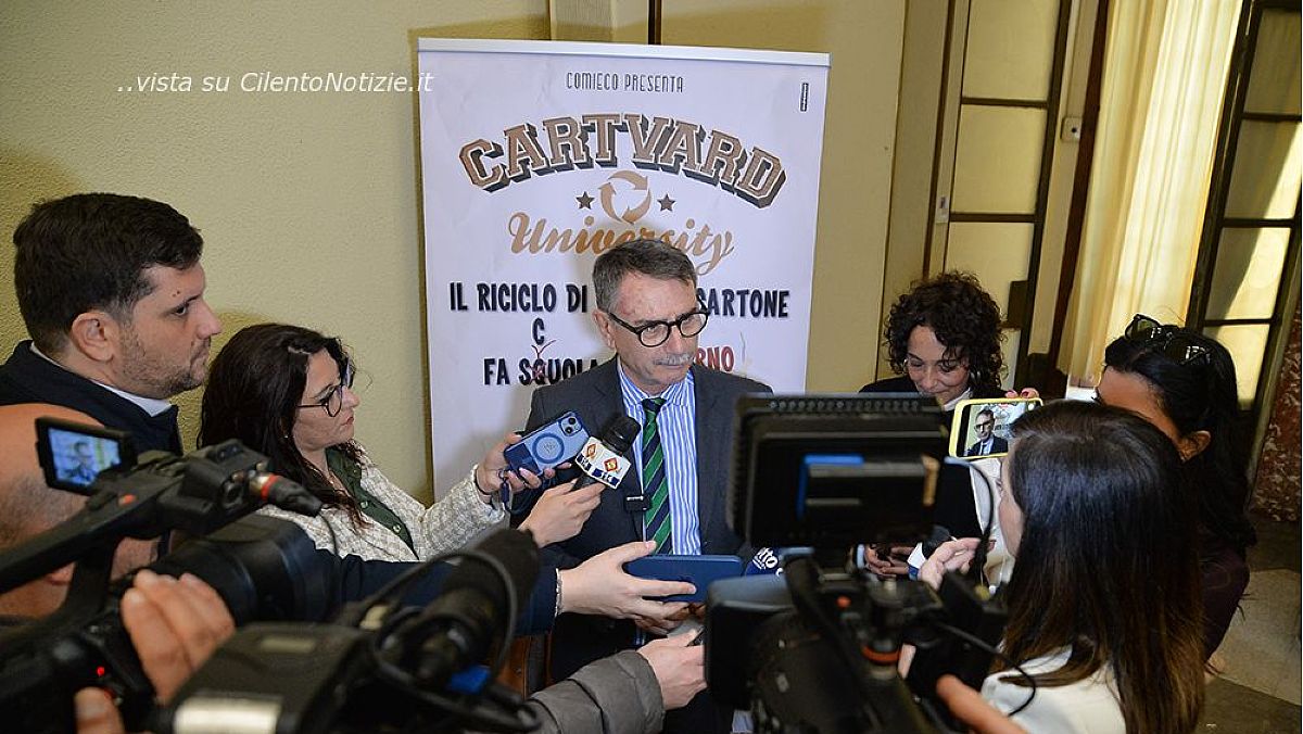 03042024 foto conferenza stampa paperweeksa3 direttore montalbetti 03042024 foto conferenza stampa paperweeksa3 direttore montalbetti