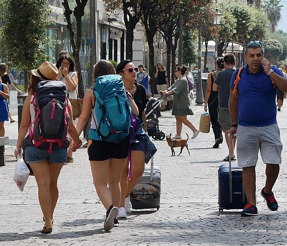 03042025 turisti a salerno