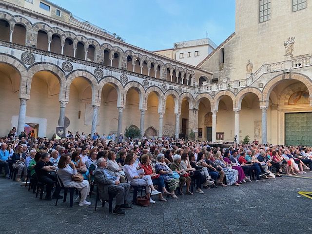 pubblico di salerno letteratura
