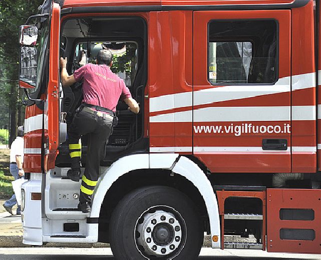 03082015 vigili del fuoco camion