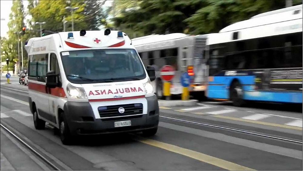 03082016 ambulanza corsa