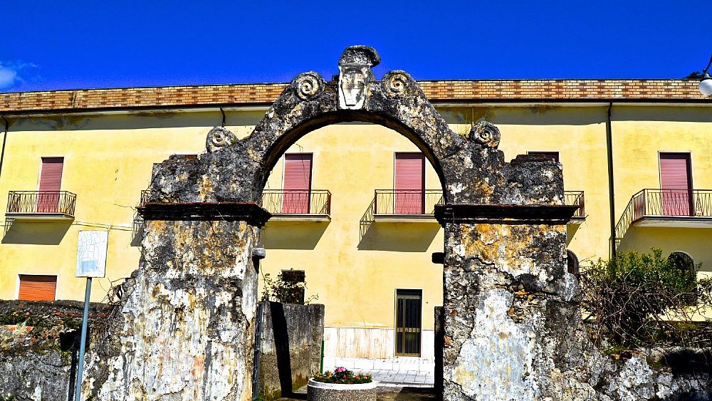 03082022 capitello arco accesso carafa